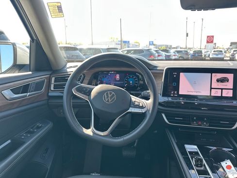 New 2026 Volkswagen Atlas SE FWD image 17
