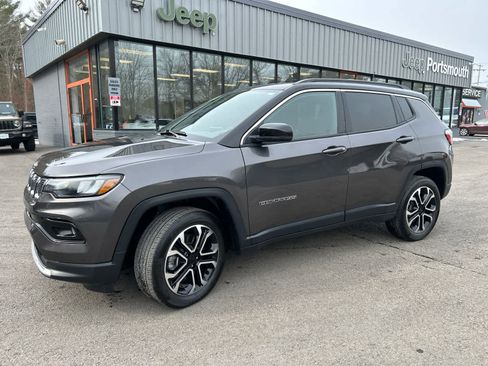 Used 2024 Jeep Compass Limited w/ Sun and Sound Group image 11