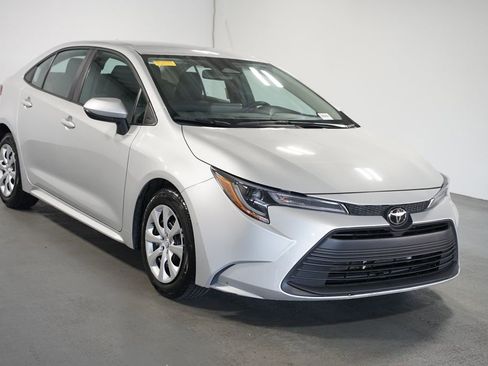 Certified 2024 Toyota Corolla LE image 3