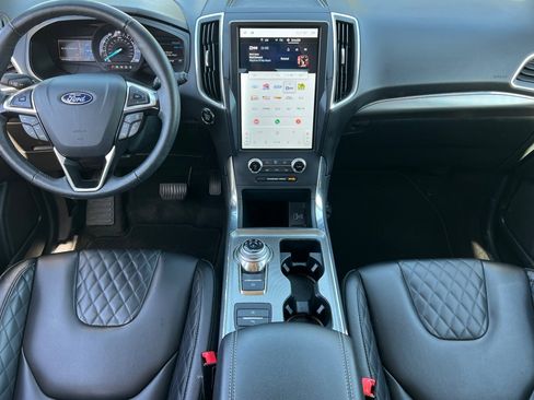 Used 2024 Ford Edge Titanium image 10