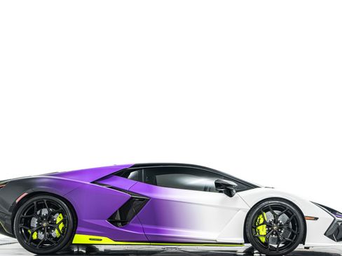 Used 2025 Lamborghini Revuelto AWD/4WD image 2