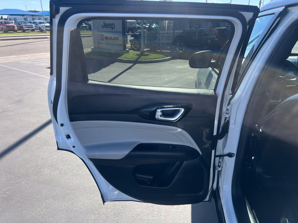 Used 2025 Jeep Compass Limited AWD/4WD image 23