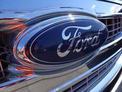 Used 2013 Ford F150 XLT w/ XLT Chrome Pkg image 50