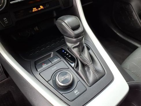 Used 2024 Toyota RAV4 XLE AWD/4WD image 15