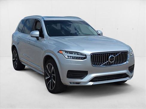 Used 2022 Volvo XC90 T6 Momentum w/ Advanced Package image 4
