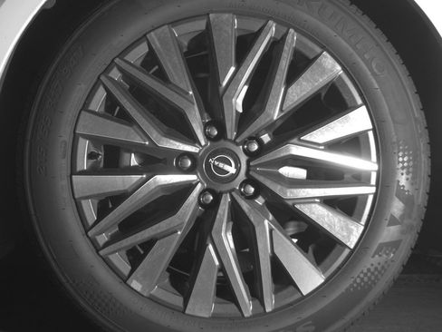 Used 2025 Nissan Altima 2.5 SV FWD image 12