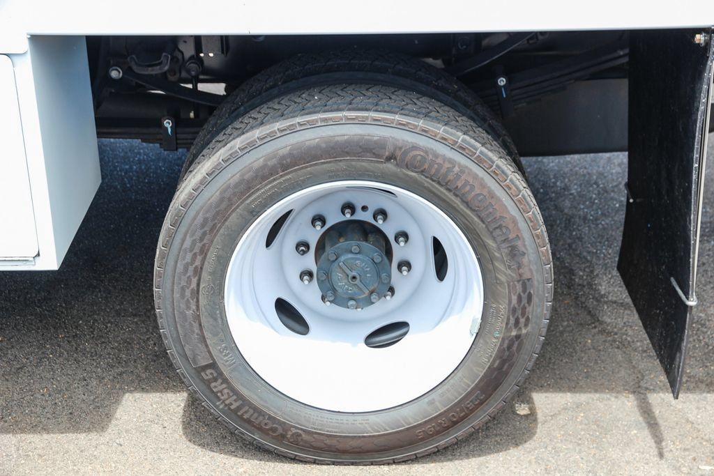 New 2024 Ford F550 Luxury RWD image 12