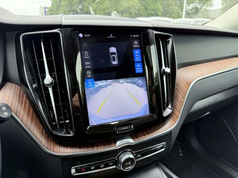 Certified 2023 Volvo XC60 B5 Plus w/ Climate Package FWD image 23