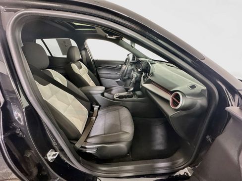 Used 2024 Chevrolet Trax RS w/ Sunroof Package FWD image 33