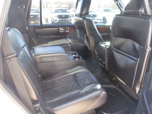 Used 2015 Lincoln Navigator 2WD image 10