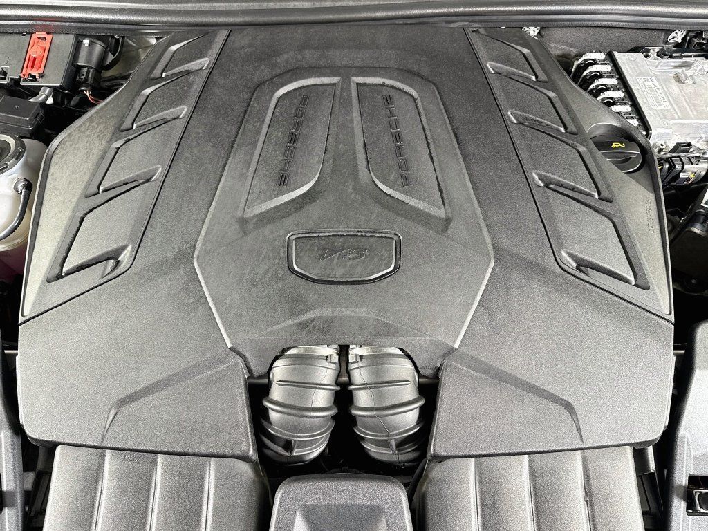 Certified 2025 Porsche Cayenne GTS AWD/4WD image 29