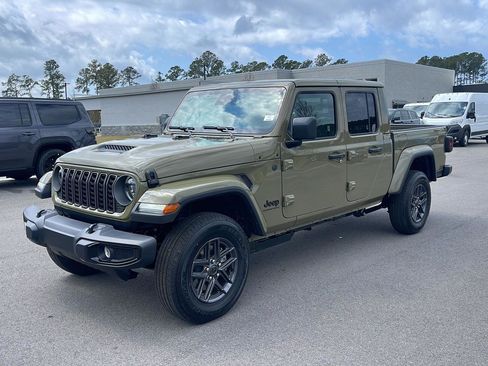 New 2026 Jeep Gladiator Sport AWD/4WD image 3