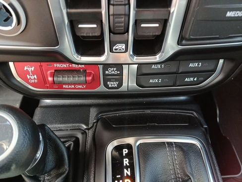 Used 2025 Jeep Gladiator Rubicon AWD/4WD image 39