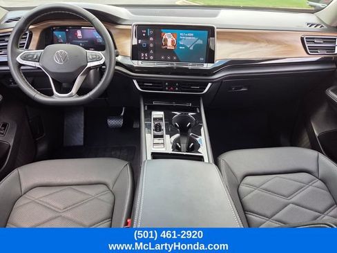 Used 2025 Volkswagen Atlas SE FWD image 13