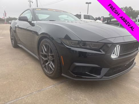 Used 2025 Ford Mustang Coupe image 7