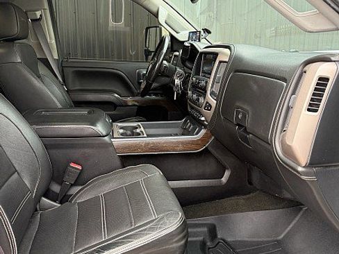 Used 2017 GMC Sierra 3500 Denali w/ Duramax Plus Package image 8