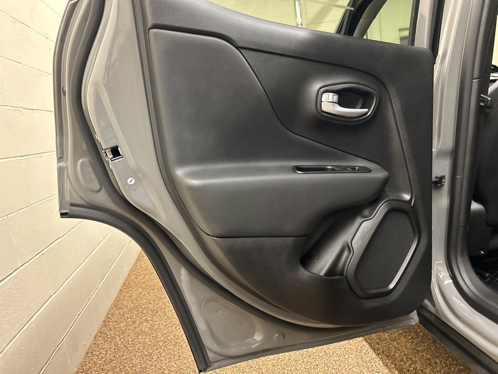 Used 2023 Jeep Renegade Latitude AWD/4WD image 16