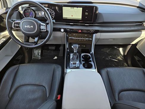 Used 2024 Kia Carnival EX image 22