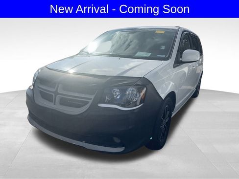 Used 2018 Dodge Grand Caravan GT image 2