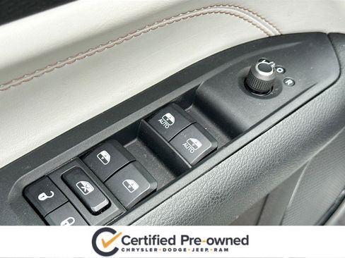 Used 2025 Jeep Compass Limited image 8