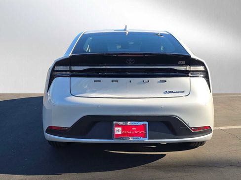 Certified 2023 Toyota Prius Prime SE image 4