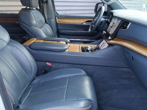 Used 2022 Jeep Grand Wagoneer Series II w/ Premium Group II AWD/4WD image 36