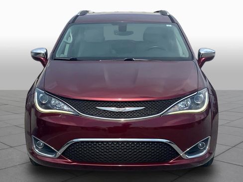 Used 2017 Chrysler Pacifica Limited w/ UConnect Theater Package FWD image 4