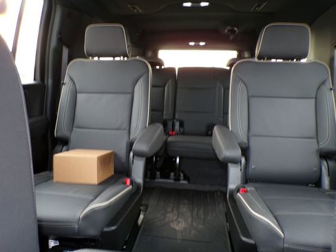 New 2026 Chevrolet Suburban Premier AWD/4WD image 9