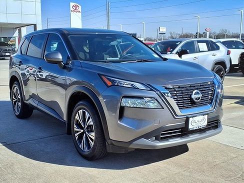 Used 2023 Nissan Rogue SV image 4