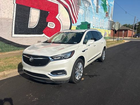 Used 2018 Buick Enclave Premium w/ Experience Buick Package FWD image 2
