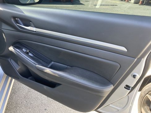 Used 2023 Nissan Altima 2.5 SV FWD image 22