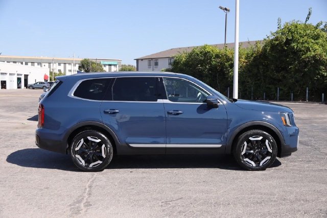 Used 2025 Kia Telluride S FWD image 5