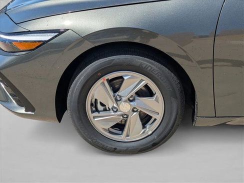 New 2026 Hyundai Elantra SE FWD image 10