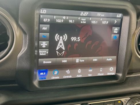 Used 2023 Jeep Gladiator Sport AWD/4WD image 15