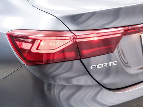 Used 2022 Kia Forte LXS image 7