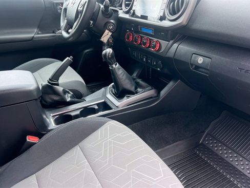 Certified 2023 Toyota Tacoma TRD Off-Road image 19