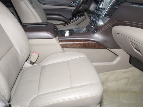 Used 2016 Chevrolet Tahoe LT image 3