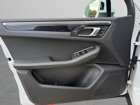 Used 2020 Porsche Macan S image 26