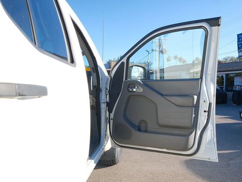 Used 2017 Nissan Frontier SV RWD image 25