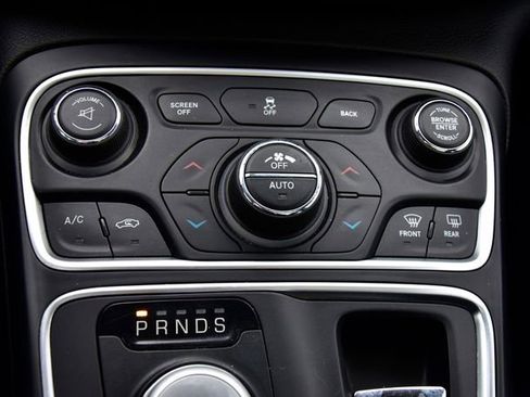 Used 2015 Chrysler 200 C w/ Navigation & Sound Group I image 24