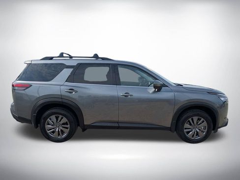 Used 2025 Nissan Pathfinder SV FWD image 2