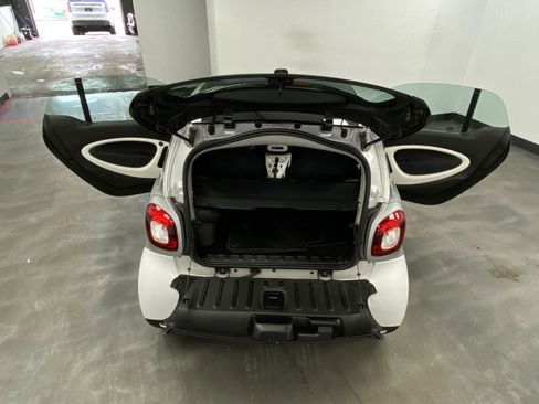 Used 2016 smart fortwo passion image 38