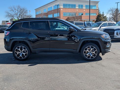 Used 2025 Jeep Compass Limited w/ Sun & Sound Group image 6