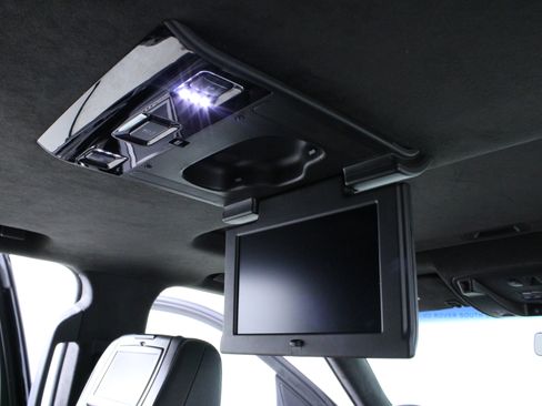 Used 2017 Cadillac Escalade Platinum image 18