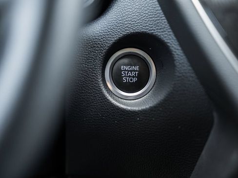Used 2022 Toyota Corolla Cross LE AWD/4WD image 21