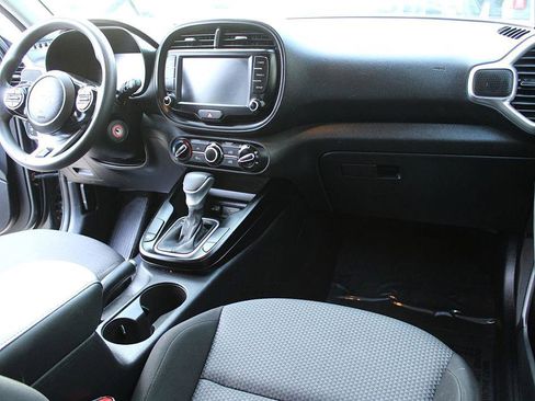 Used 2023 Kia Soul LX image 23
