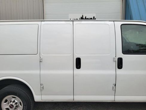 Used 2009 GMC Savana 3500 RWD image 24