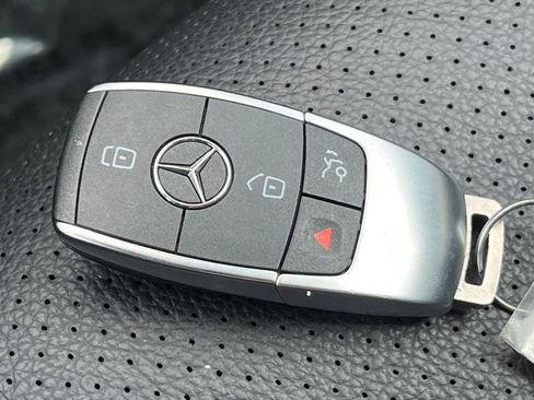 Used 2022 Mercedes-Benz GLC 300 4MATIC w/ Premium Package Lite image 32