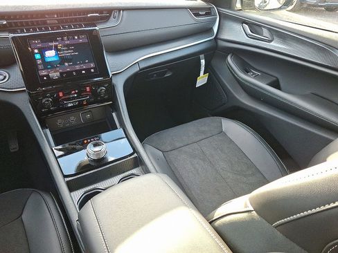 New 2025 Jeep Grand Cherokee L Altitude AWD/4WD image 13
