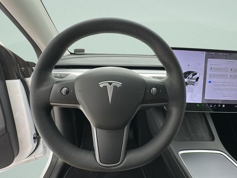 Used 2023 Tesla Model Y AWD image 16
